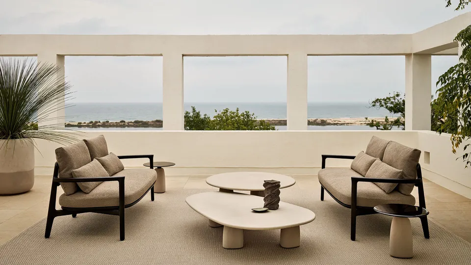Poliform Crew, ceramic tables and vases
