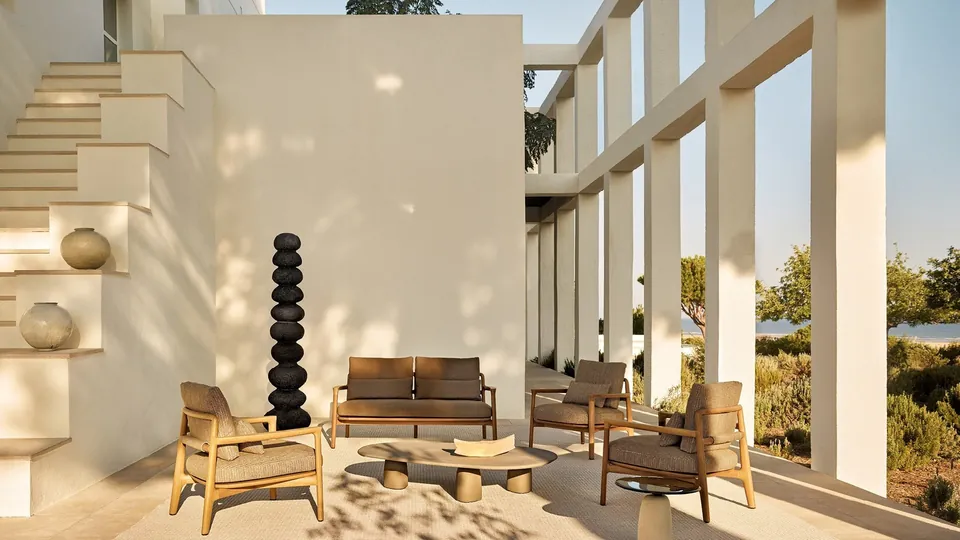 Poliform Magnolia wooden seating drawn from branches, photograph 3
