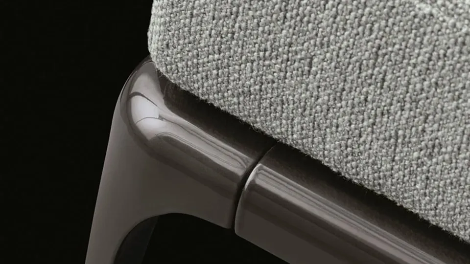 Poliform Park a cushioned bed and its bench, photograph 1